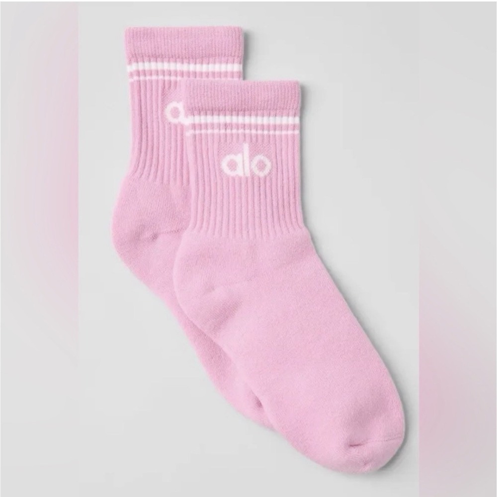 NWT Alo Yoga‎ Unisex Half-Crew Throwback Sock Size Medium Pink Rose Preppy Gym